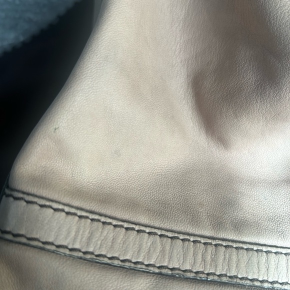 Burberry Calfskin shoulder bag. Authentic - Picture 14 of 16